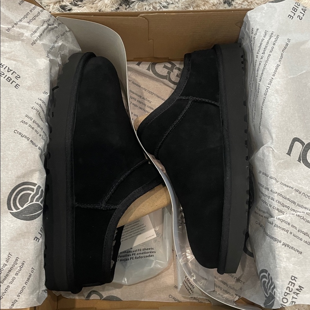 UGG Women's Black Classic Slipper